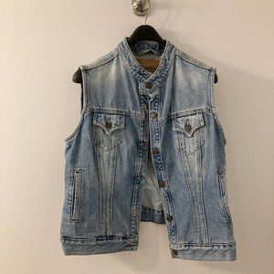 Baggy Levi's denim vest